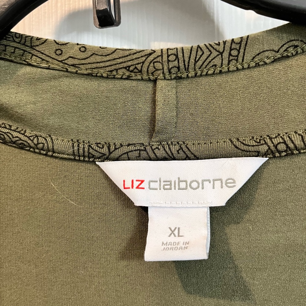 Cute light over coat XL